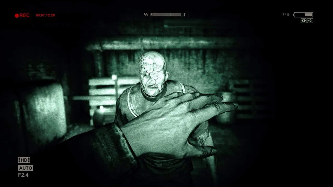 Outlast Gameplay Screenshot