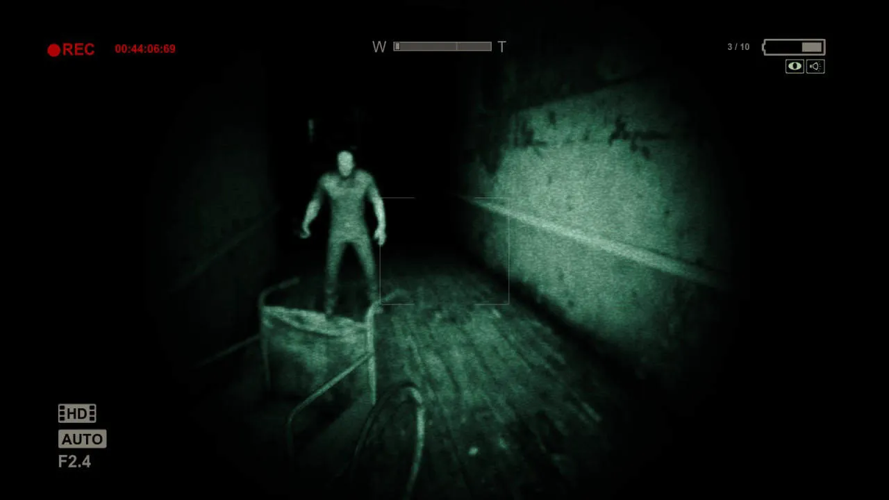 Outlast Gameplay Screenshot